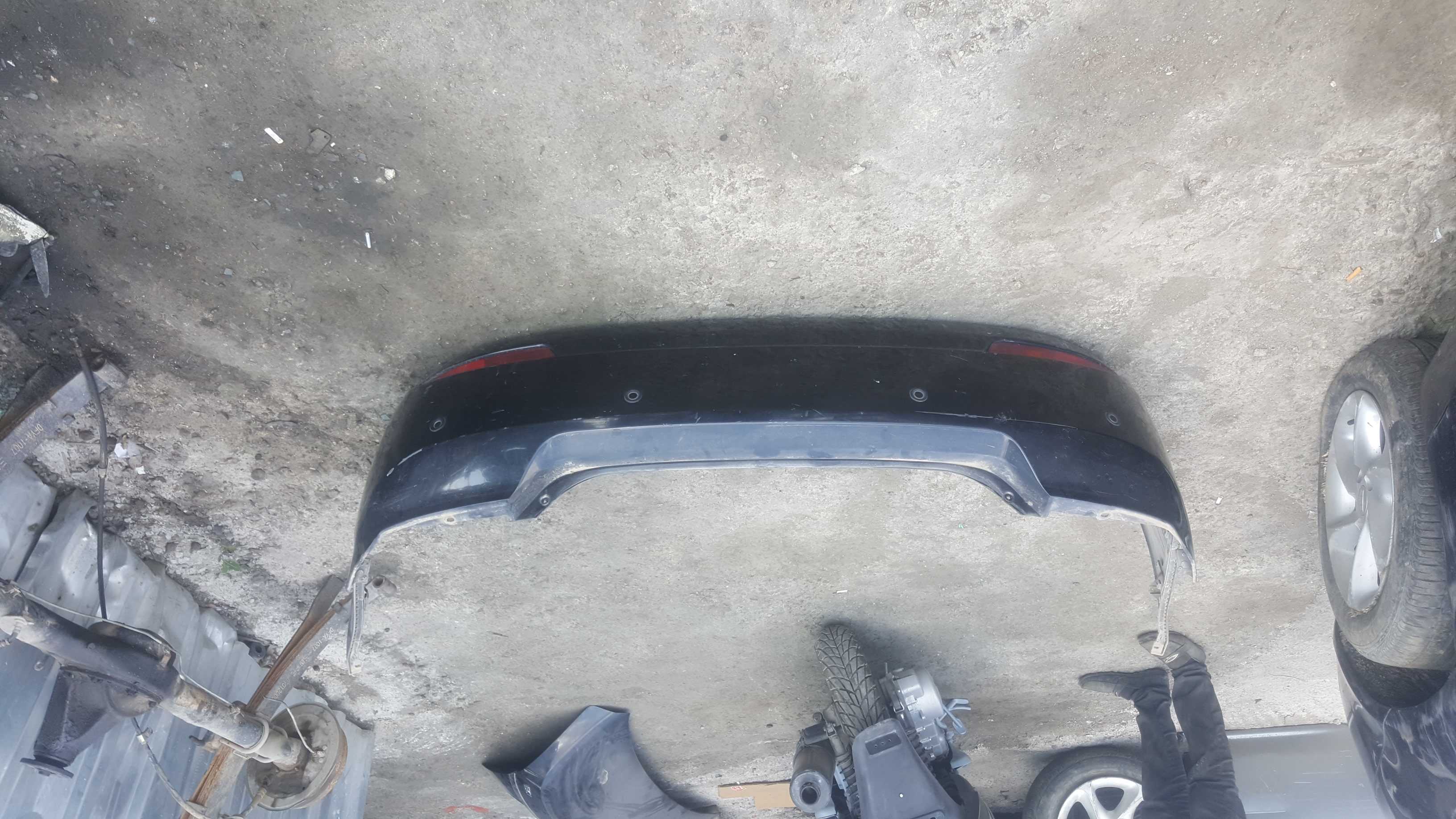 Geely Emgrand arka tanpon